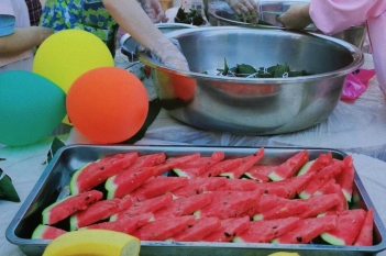 精心制作端午节食物
